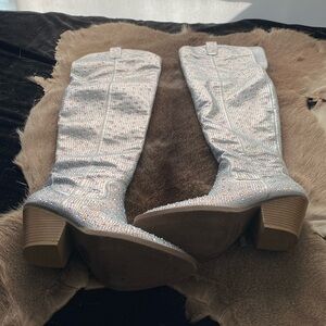 Silver Sequin Cowboy boots🌟🩷🎶